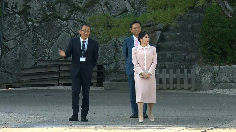 佐賀城を視察される愛子さま　10月11日