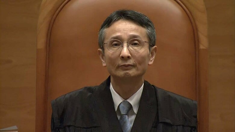 今崎幸彦裁判長は「不特定多数が使う公共施設のトイレなどの使用のあり方に触れるものではない」との補足意見をつけた