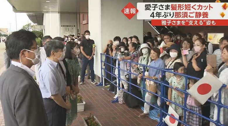 JR那須塩原駅に到着された天皇皇后両陛下と愛子さま（21日午後）