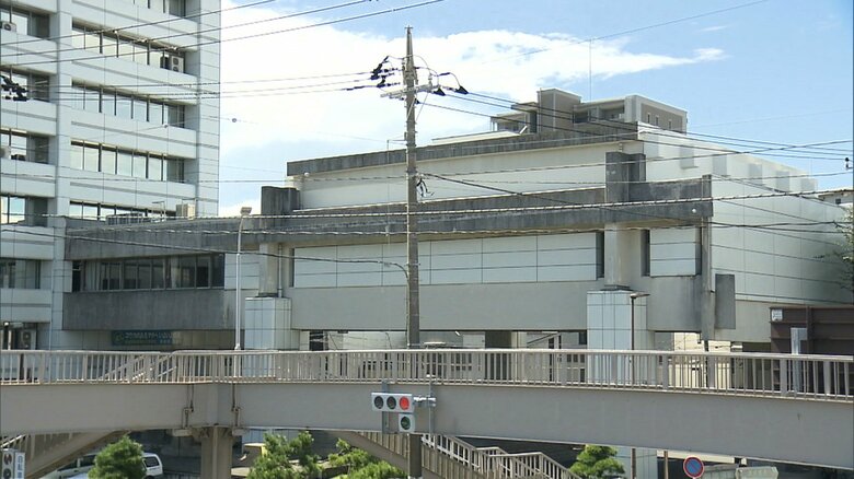 沼津市役所の議会棟