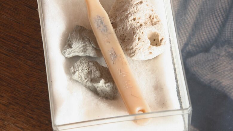 柄に”新谷正人”と彫られた歯ブラシ