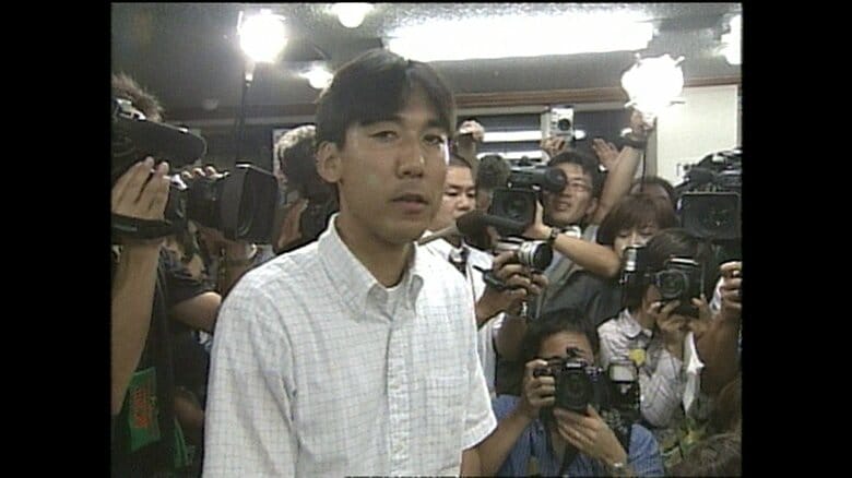 敗戦の弁を述べる城内議員（2005年）