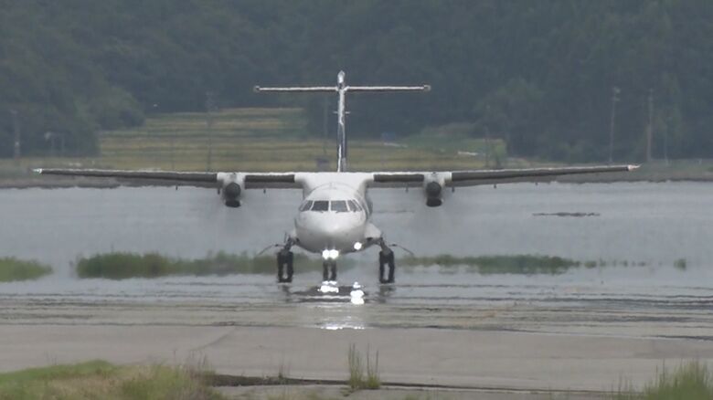 佐渡空港で調査飛行