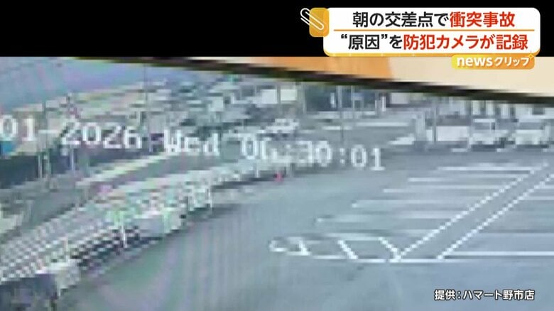 交差点で車2台が激しく衝突する事故の瞬間（1日午前6時半頃、高知・香南市）④