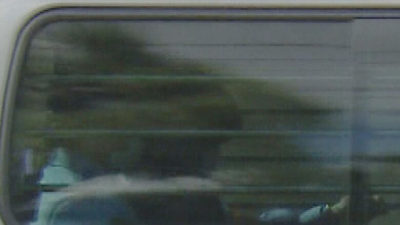 送検される梅川稔容疑者