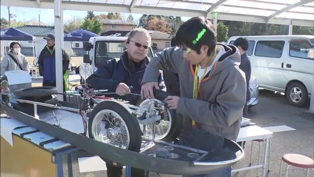 入念な準備を行う福島工業高校チーム