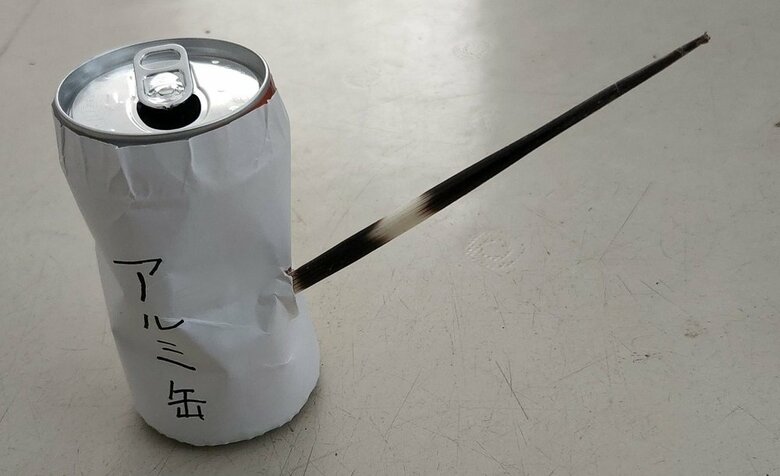 アルミ缶を貫通する鋭い毛（提供：東武動物公園）