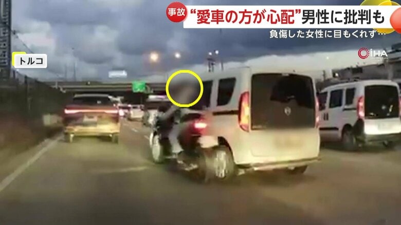 衝突した乗用車とバイク（IHA）