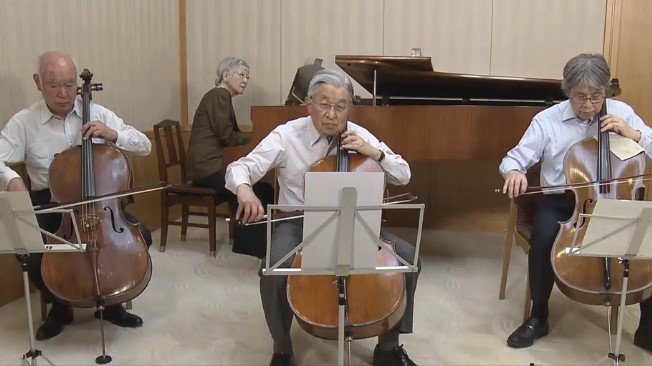 上皇さまはチェロ、美智子さまはピアノを演奏される