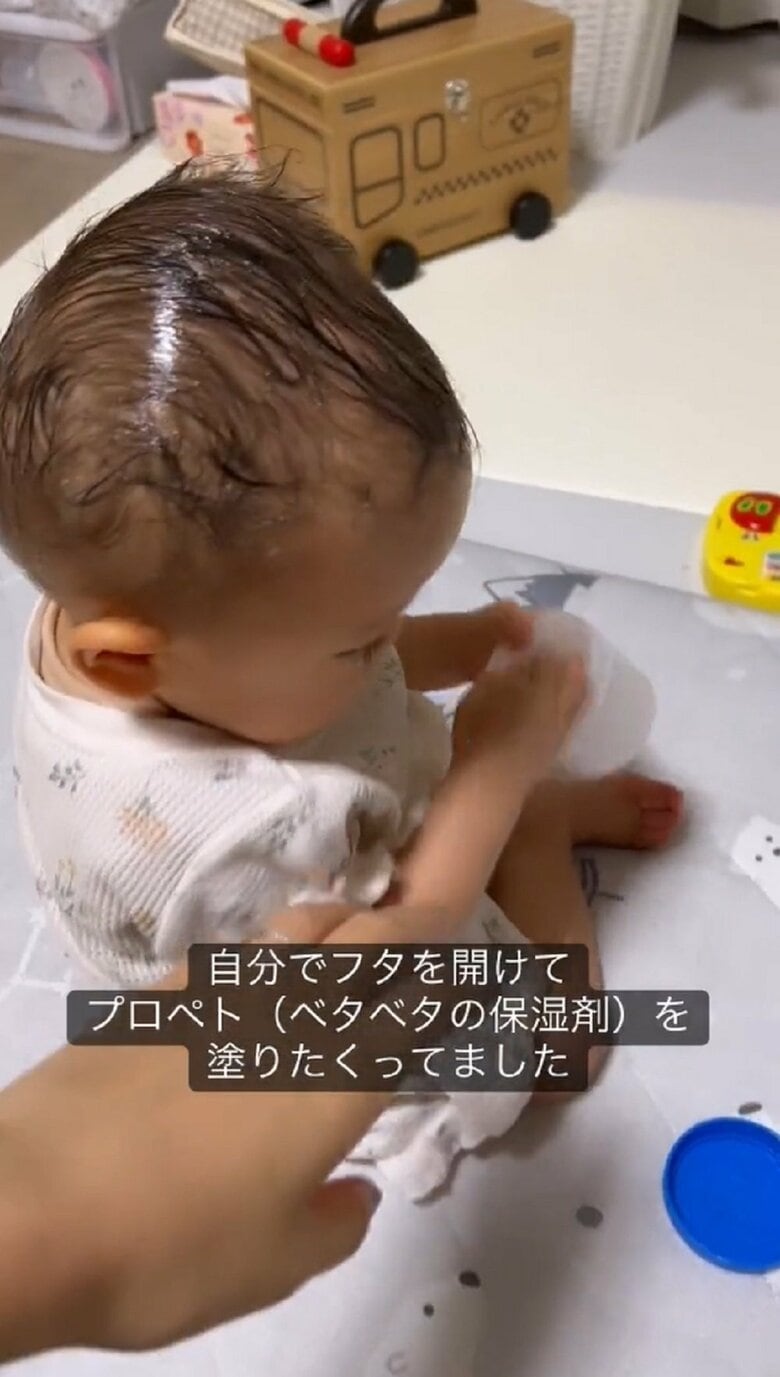 「回収！回収！」容器を回収しようとするみーのすけさん