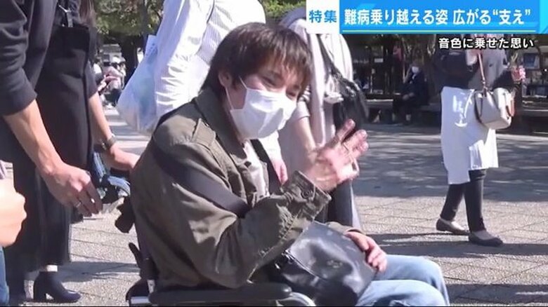 学生たちとふれあい笑顔の吉田さん