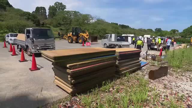 受付前から約50台が列　豪雨被害の富山・氷見市に災害ごみ仮置き場が開設　「軽トラで10回くらいは…」
