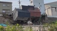 住宅次々と崖下に転落 「ドターン」ごう音 4軒粉々に