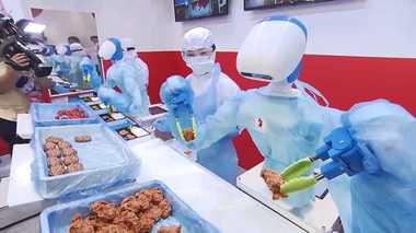 隣で働く同僚はロボット!? 弁当の盛り付けもおまかせ…人手不足解決に“協働型ロボット”