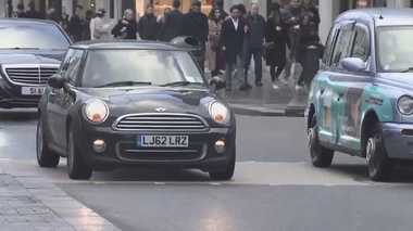 イギリスの国民車“MINI”も撤退検討~EU離脱めぐり混迷する自動車産業