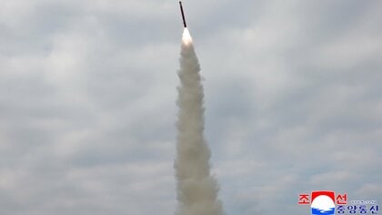 北朝鮮が黄海で巡航ミサイル試験発射の画像公開　金総書記立ち会わずトランプ大統領訪韓前に挑発レベル調整か