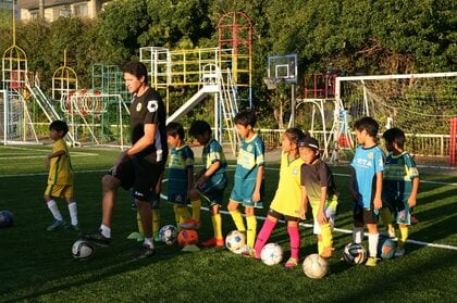 「日本は特別な地」サッカーブラジル代表のレジェンドが、日本の困窮家庭の子どもを支援する理由