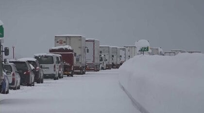 「早く出たい」関越道で車1000台超が立ち往生で災害派遣要請…最強寒波と大雪で集落孤立や停電も