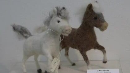 来年の干支「うま」にまつわる県内ゆかりの作家の工芸品200点ずらり展示【福井】