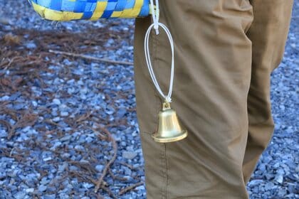 クマ鈴は高音でよく響くものがベター。同じ形状でも個体差がある