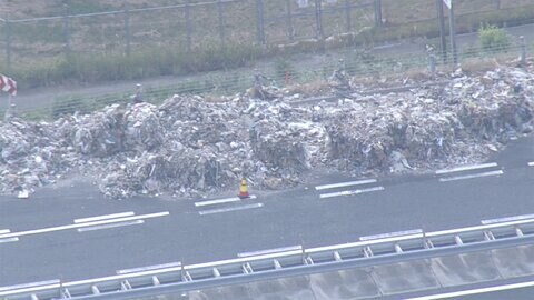 トレーラーから産業廃棄物落下　山口・山陽道下り 一部通行止め