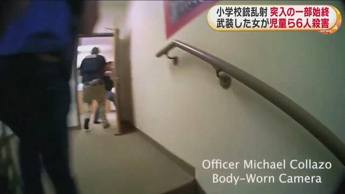 駆け上がって、廊下に出る