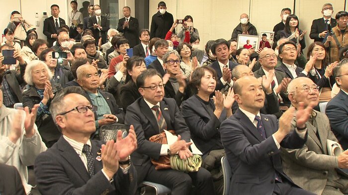 長崎市では授賞式をパブリックビューイングで見届けた