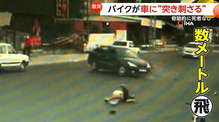 道路に横たわったまま、ほとんど動かないライダー(IHA)