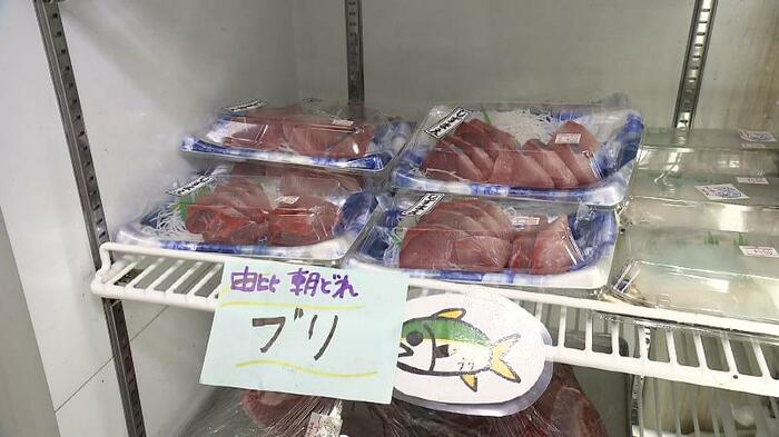 豊富で新鮮な魚介が並ぶ