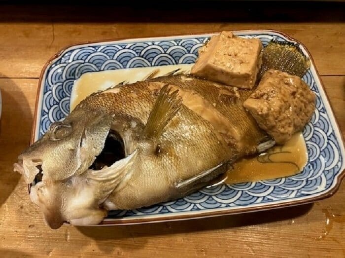 「美人亭」のセトダイの煮つけ