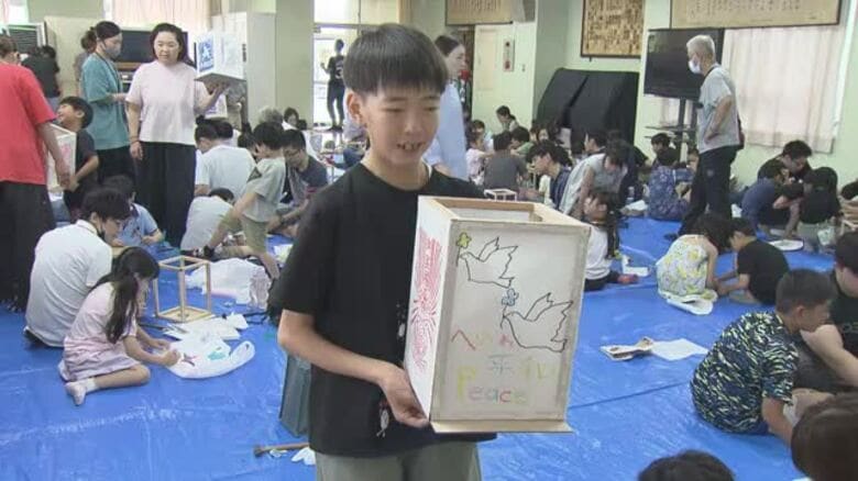 親子で平和の願いを込めながら「万灯流し」の灯ろう作り【長崎市】｜FNNプライムオンライン