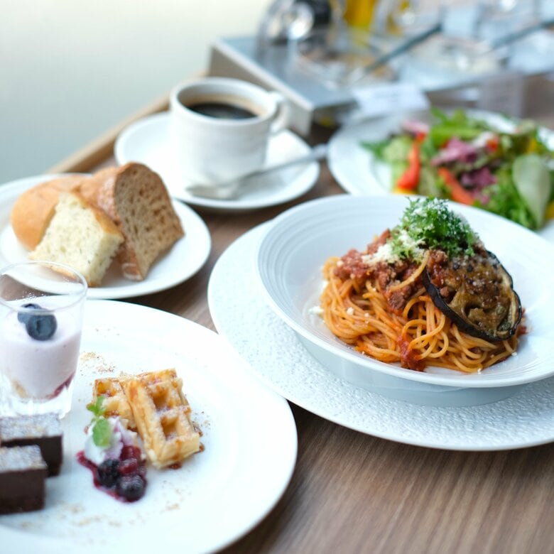 シェフ自慢の肉料理と彩り豊かなビュッフェが魅力 女子会にもおすすめの“名古屋めし”満載レストラン｜FNNプライムオンライン