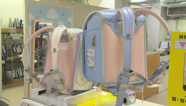 「ランドセル症候群」に注意　重さ3キロ以上で筋肉痛や肩こりで“通学ブルー”になる可能性　対策は「背中に隙間ができない」「保護者も一緒になって荷物を減らす」｜FNNプライムオンライン