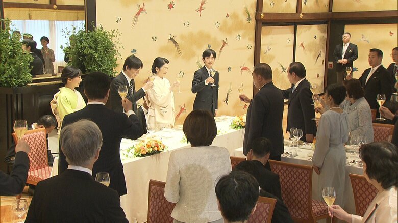 19歳の悠仁さまノンアルコールで乾杯…成年祝う昼食会に石破首相夫妻や筑波大学長など招待　秋篠宮ご一家で出迎え｜FNNプライムオンライン