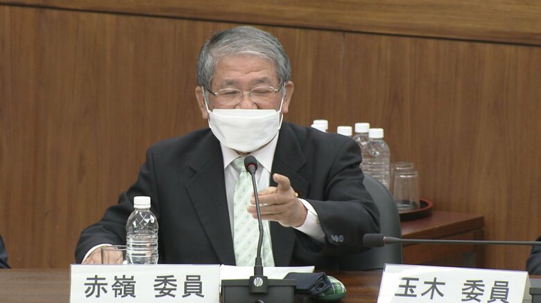 反論する共産党赤嶺議員