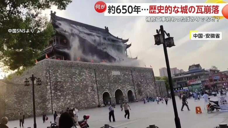 瓦が雪崩落ちる瞬間