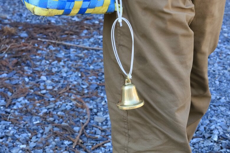 クマ鈴は高音でよく響くものがベター。同じ形状でも個体差がある