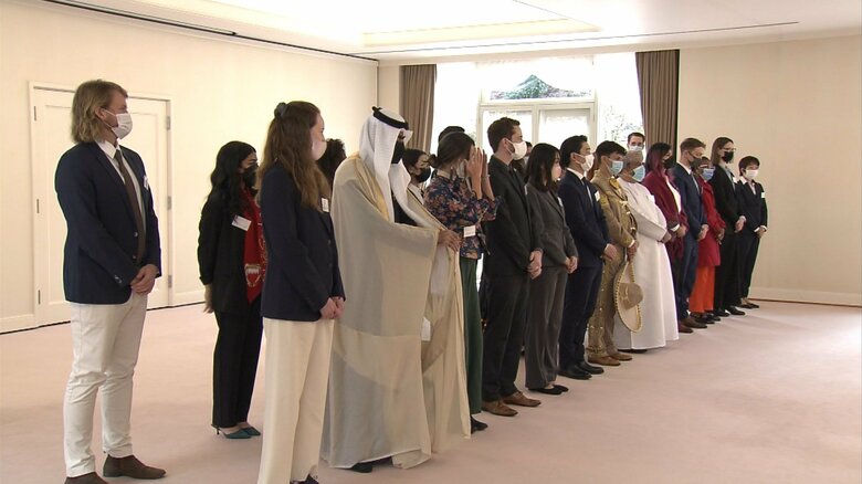 懇談の場では、佳子さまが、マスク越しに、表情豊かに談笑される様子が見られた。