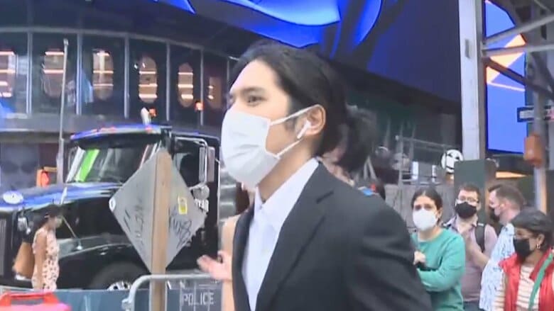 小室圭さんは髪を後ろで結ぶほど長髪になっていた