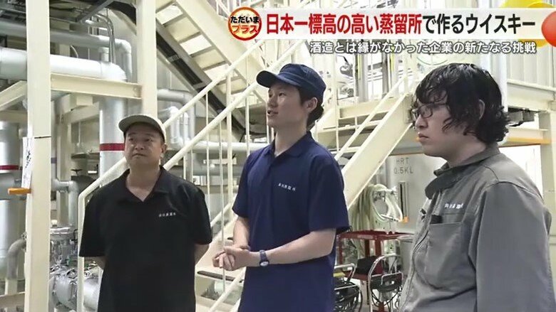 ウイスキーづくりに取り組む従業員たち