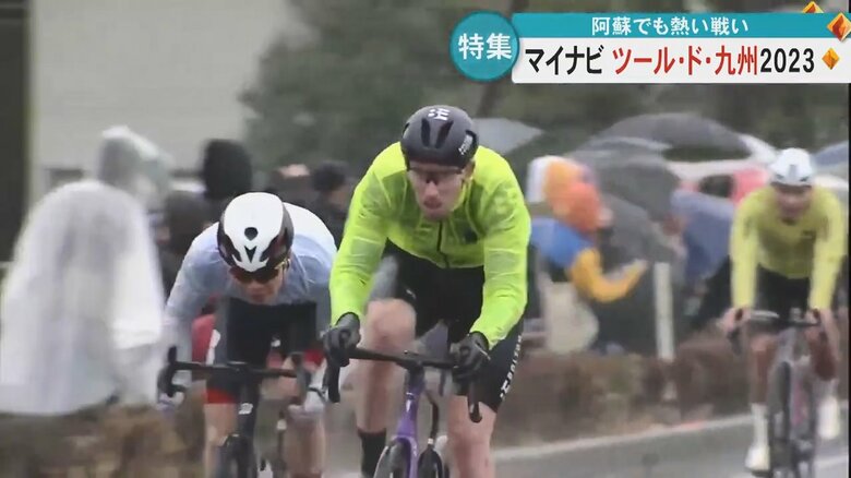 熊本阿蘇ステージのスプリント区間を駆け抜ける選手たち
