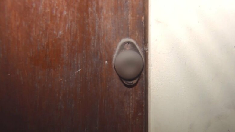 ここは小さい頃から使っていた勉強部屋　カギは見つからず