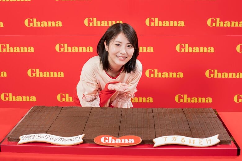 板チョコ36枚！浜辺美波さんの誕生日サプライズ