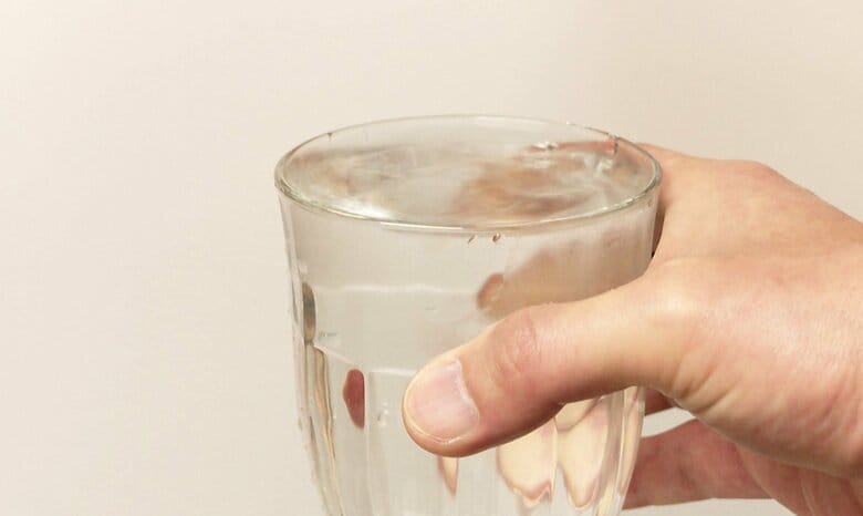 からだがこわばっている人はすでに水がいっぱいかも…（画像：イメージ）