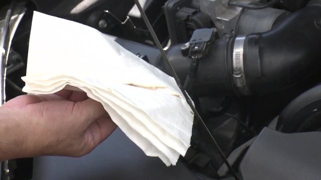 おでかけ前はエンジンオイルの確認も忘れずに