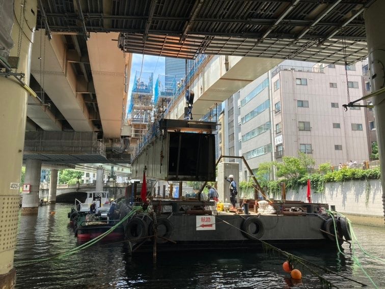公開された橋桁撤去工事現場の様子