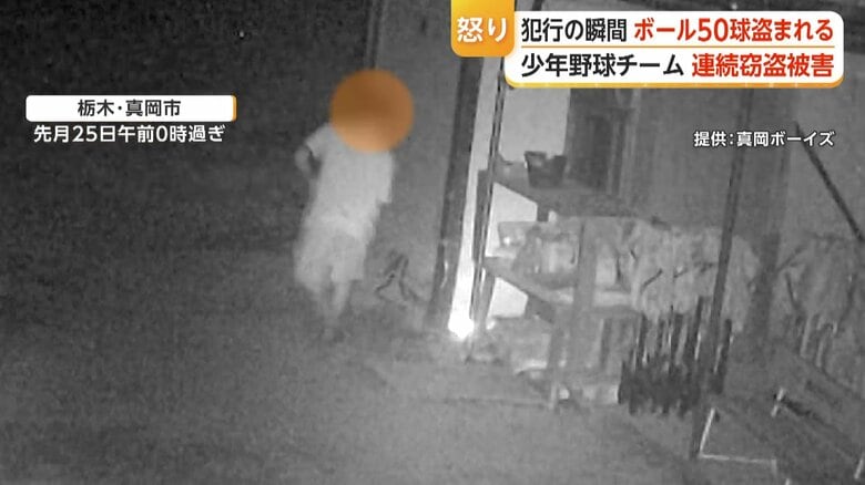 白いTシャツ、短パン姿の人物が倉庫を物色（8月25日 防犯カメラ映像）