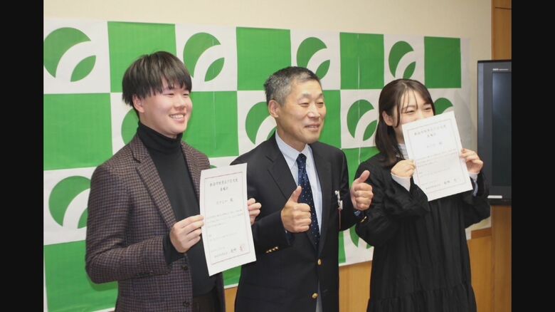 秋葉区PR大使のスマミーさん（左）とあやかさん（右）