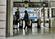 “駅の時計”が消えていく? JR東日本が今後10年で約500駅での撤去を計画…その理由を聞いた