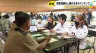 職業訓練の受講生と企業のマッチングに向けた合同説明会 機械・電気・溶接など学ぶ約80人と15社が参加